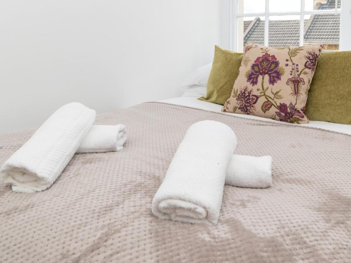 Pass The Keys Stylish 2 Bed Central Bath Apartment With Parking Esterno foto