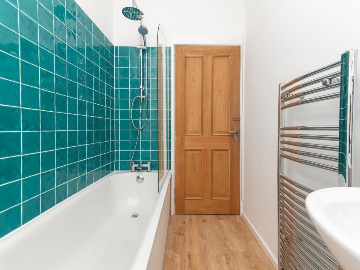 Pass The Keys Stylish 2 Bed Central Bath Apartment With Parking Esterno foto