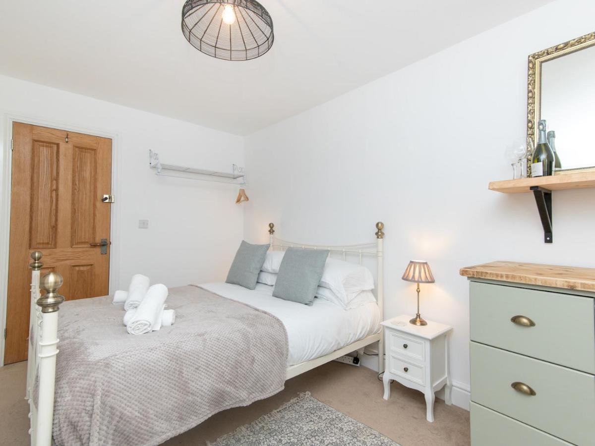 Pass The Keys Stylish 2 Bed Central Bath Apartment With Parking Esterno foto