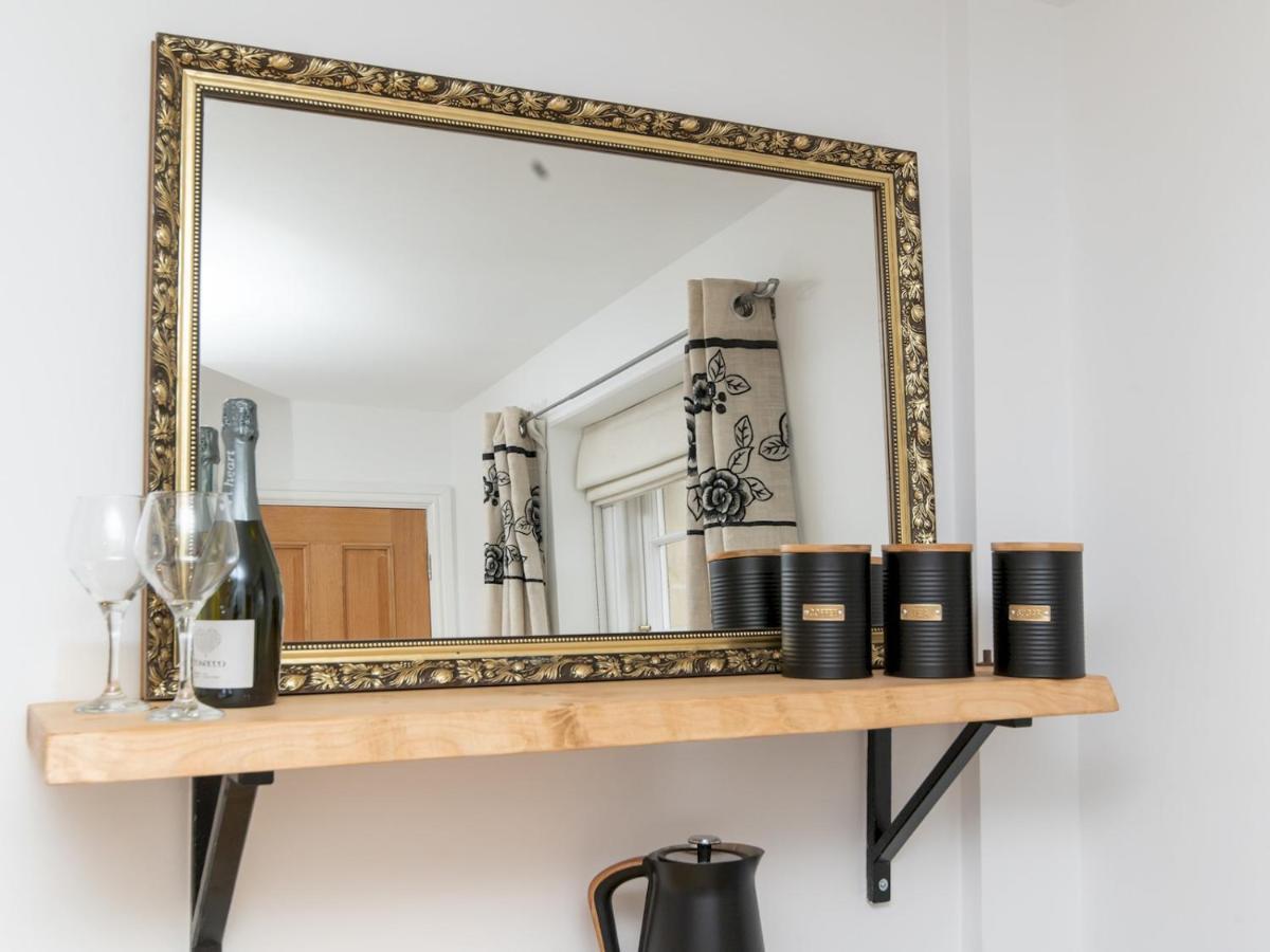 Pass The Keys Stylish 2 Bed Central Bath Apartment With Parking Esterno foto